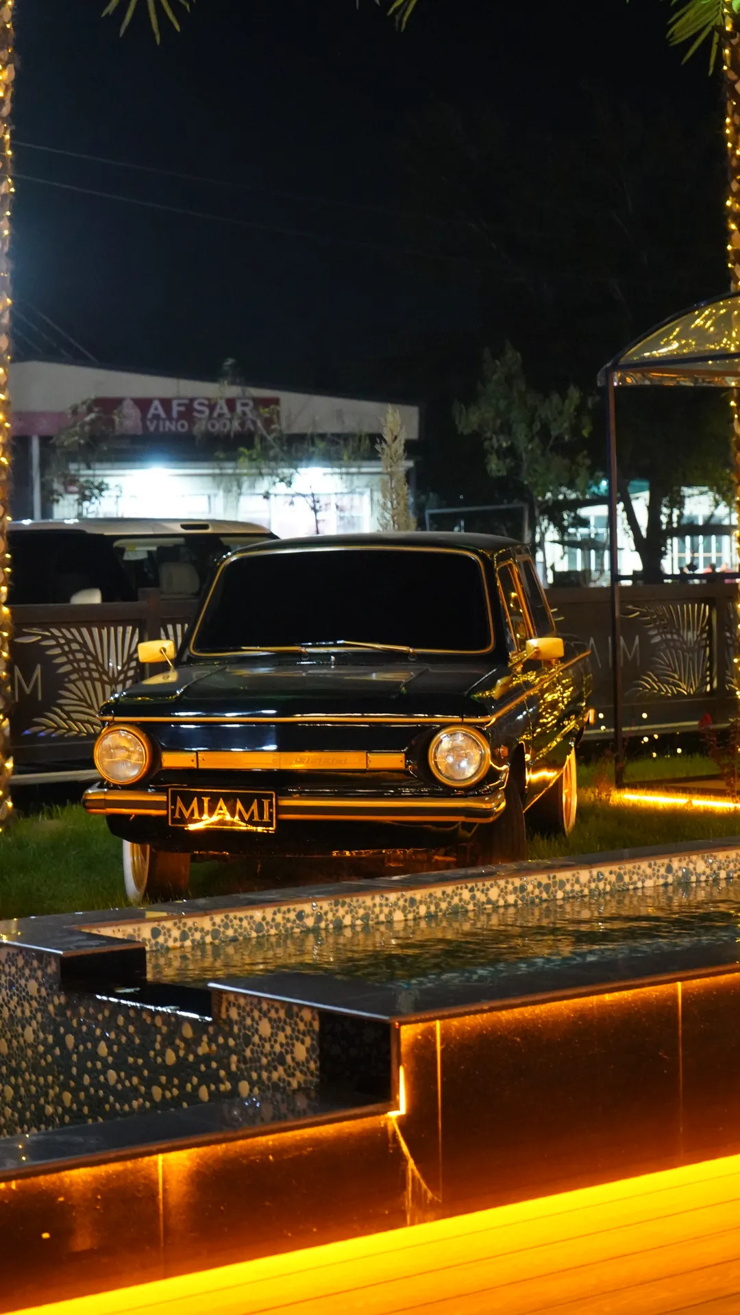MIAMI raqamli retro avtomobil